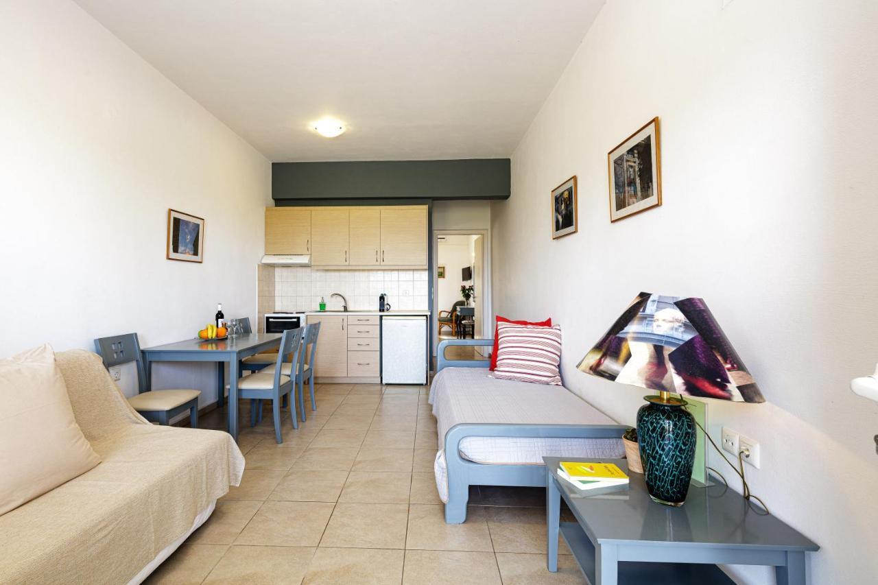 Yiannis Apartments Adelianos Kampos Exterior foto