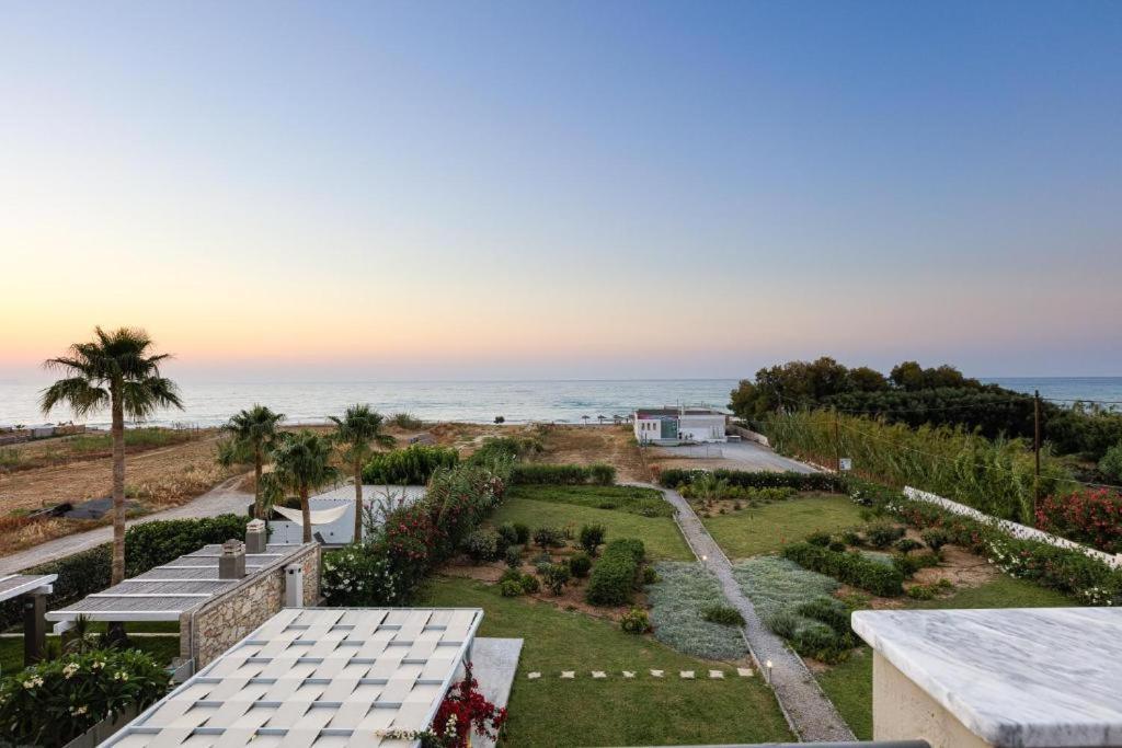 Yiannis Apartments Adelianos Kampos Exterior foto