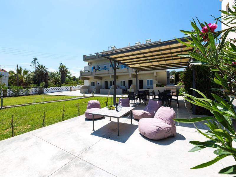 Yiannis Apartments Adelianos Kampos Exterior foto